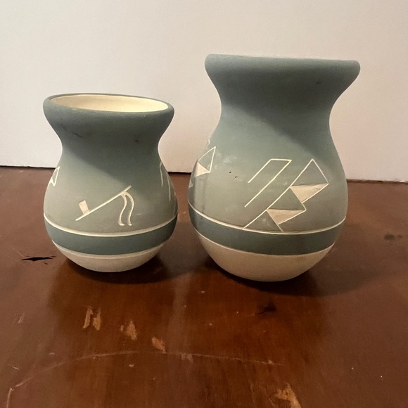Set of 2 Sioux Pottery Vases Signed Red Elk 4" & Brave Hawk 5" Native Handmade - Picture 1 of 6